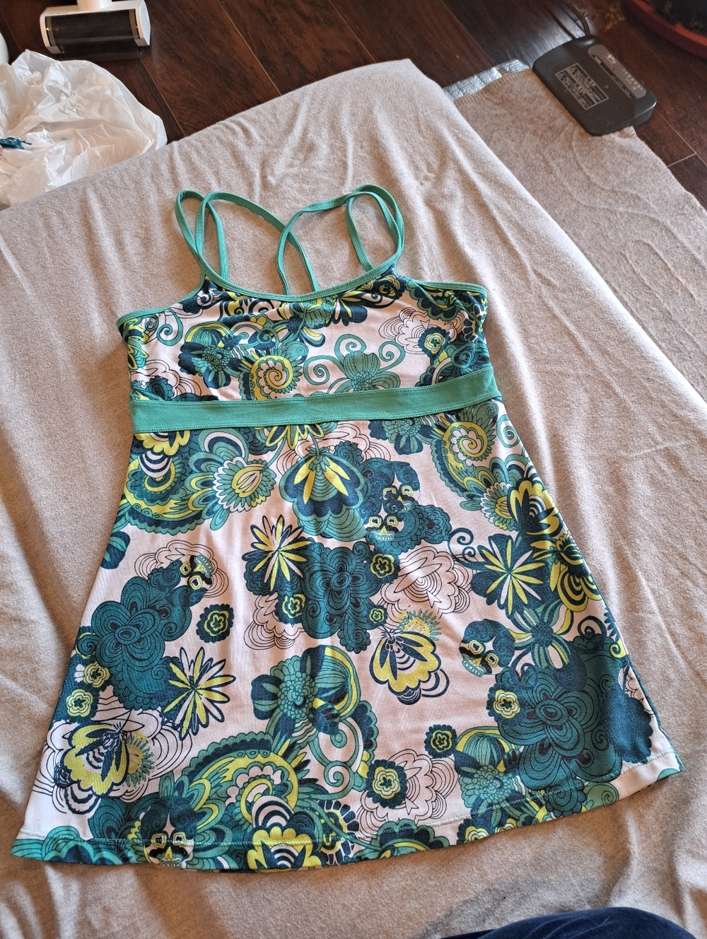 prAna Sz M. Strappy Tank Top Built in Shelf Bra Green/white/yellow. Skulls
